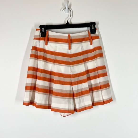 Alice + Olivia Stripe Flutter Pleated Shorts Size 4 - Picture 5 of 11